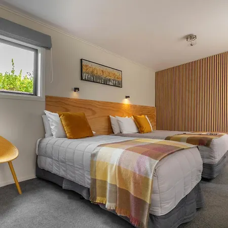Shakespeare House Bed & Breakfast Te Anau Exterior photo